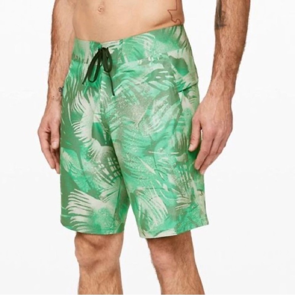 Lululemon Current‎ State Board Short 9" Beach Botanical Multi vacation cruise